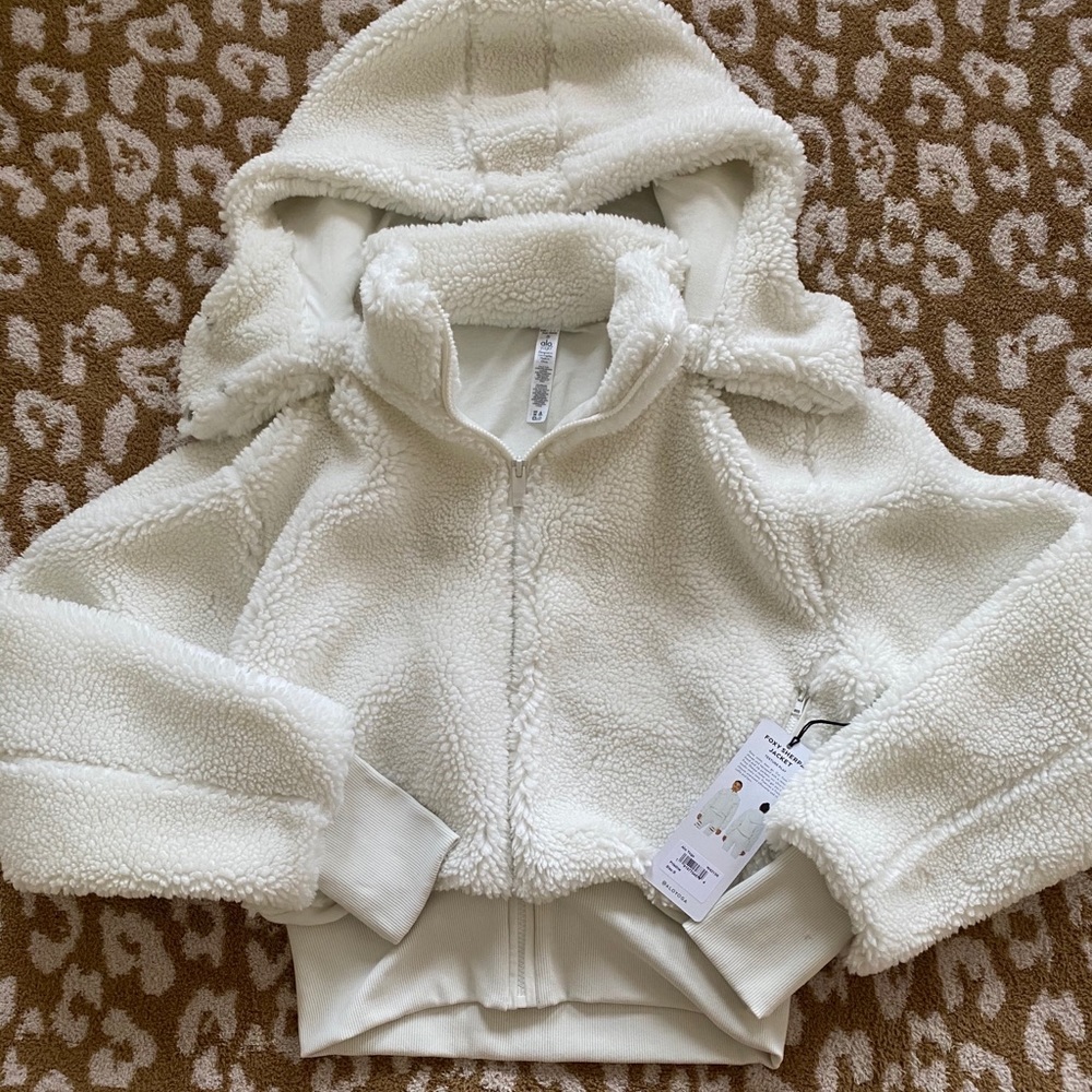 Alo Sherpa Bomber NWT color pristine with tote